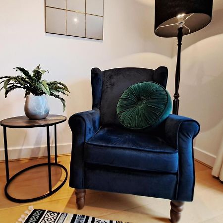 2 Bedroom, 2 Bathroom Apartment With Free Parking In A Great Location Cambridge  Exteriör bild