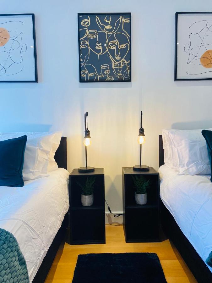 2 Bedroom, 2 Bathroom Apartment With Free Parking In A Great Location Cambridge  Exteriör bild