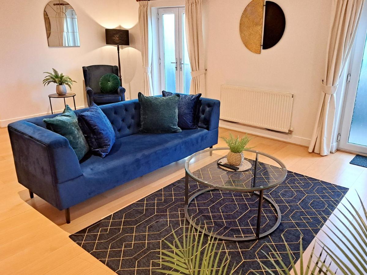 2 Bedroom, 2 Bathroom Apartment With Free Parking In A Great Location Cambridge  Exteriör bild